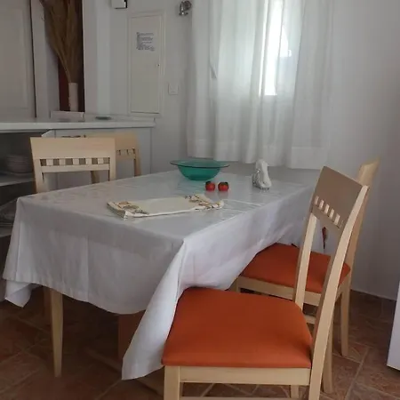 Mykonos Redocher * أورنوس